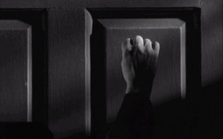 SATU KAMPUNG DIGANGGU MISTERI KETUKAN PINTU