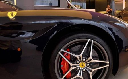 FERRARI LANCAR EV PERTAMA HUJUNG 2025