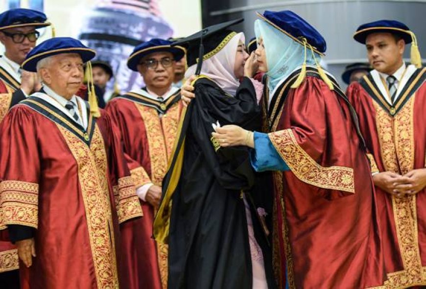 KEGEMBIRAAN TERIMA IJAZAH BERTUKAR HIBA