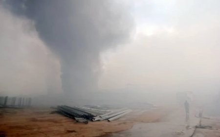 Gudang terbakar: Kebakaran belum dipadam sepenuhnya sejak malam tadi