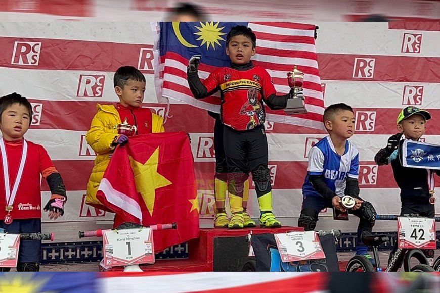 Pelumba cilik, Maleeq Dragster cipta sejarah di Jepun
