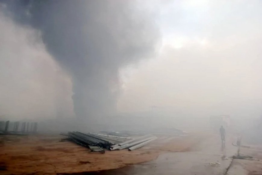 Gudang terbakar: Kebakaran belum dipadam sepenuhnya sejak malam tadi