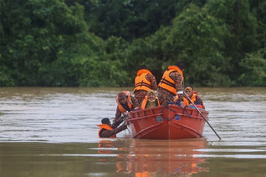 Semakin ramai mangsa di pindahkan ke PPS, banjir makin memburuk
