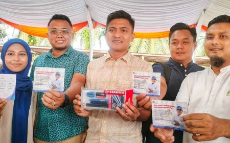 20,270 Calon SPM di Pahang terima kit alat tulis