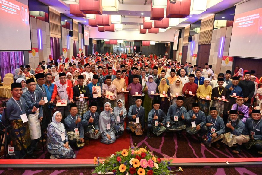 lakarkan kebangkitan semula UMNO
