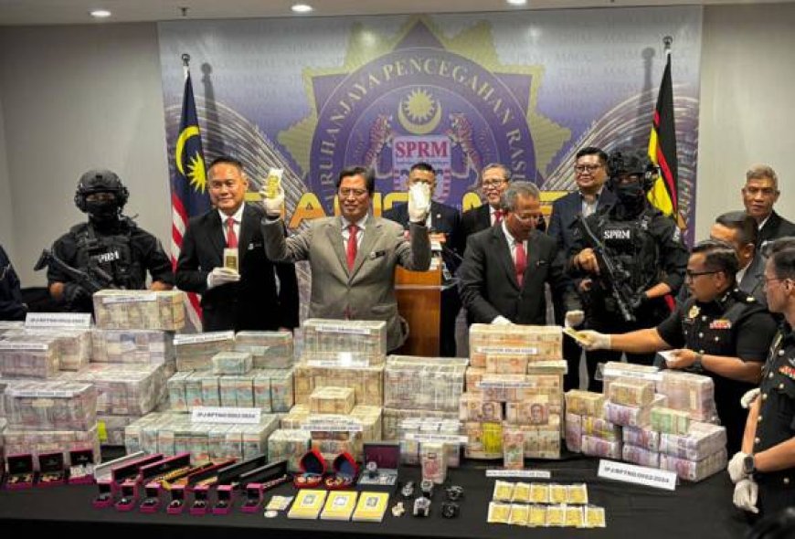 'Ismail Sabri adalah suspek, dipanggil semula Rabu ini'
