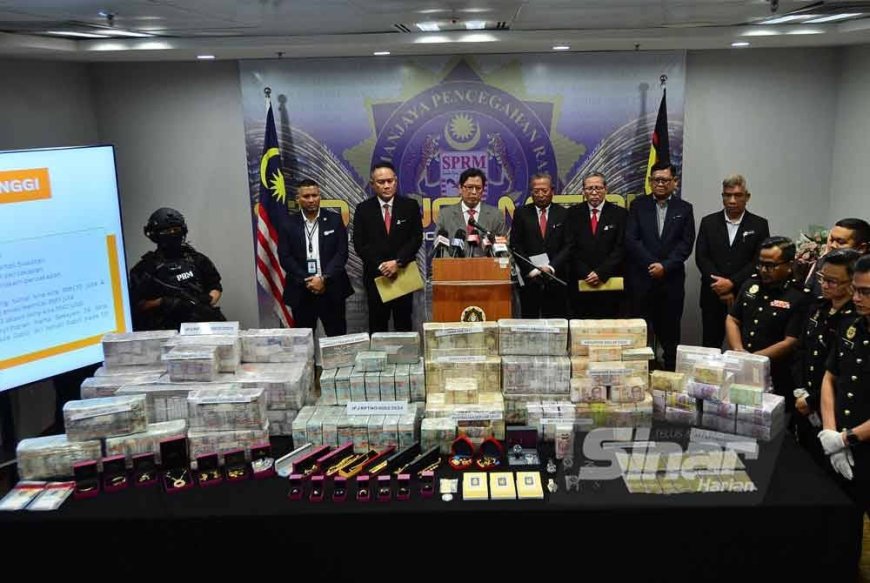 Wang tunai RM170 juta, 16kg jongkong emas dalam 3 peti besi di 'safe house'