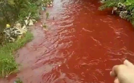 Misteri air sungai bertukar jadi warna merah