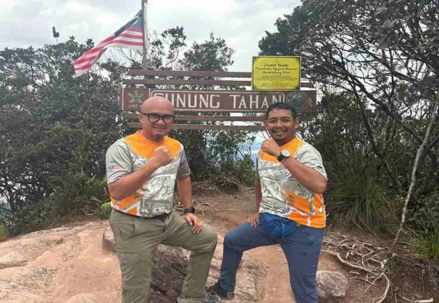 Dua ADUN Pahang tawan puncak Gunung Tahan