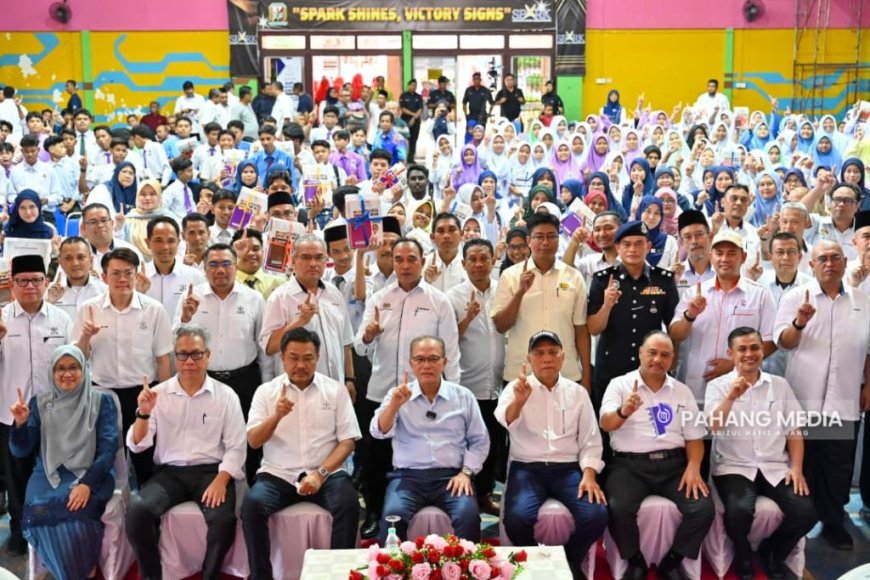 22,678 pelajar SPM, STPM, STAM Pahang terima manfaat buku rujukan, bakal perluas kepada Tingkatan Empat